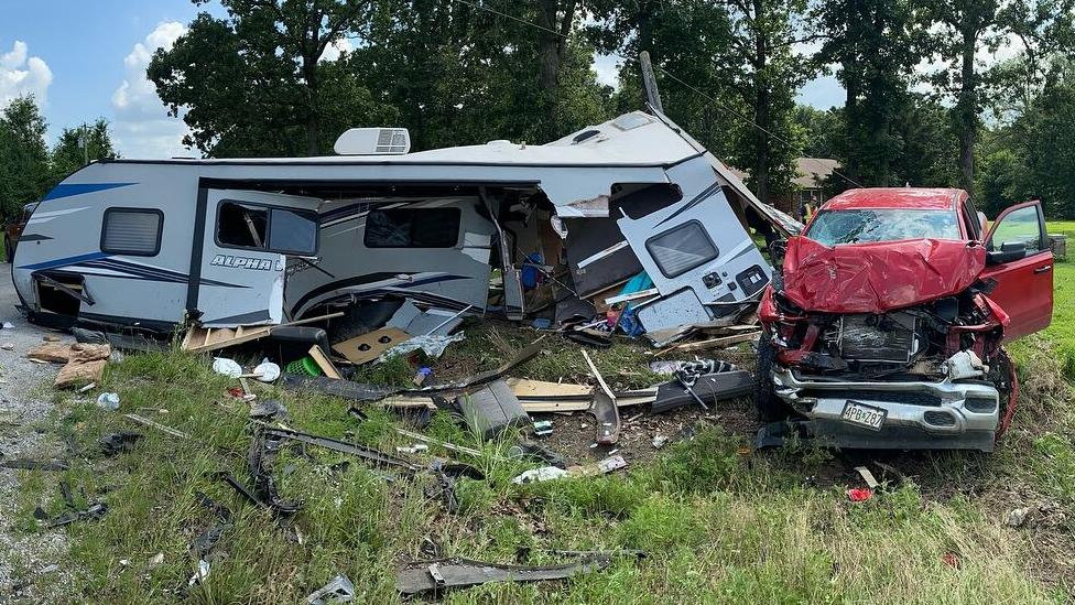 Travel trailer destroyed in crash near Neosho